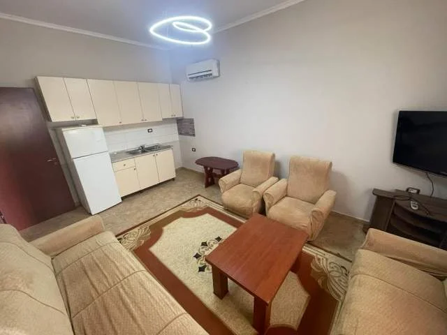 Tirane, jepet me qera apartament 1+1+BLK Kati 1, 90 m² 270 Euro (rruga ali shefqeti)