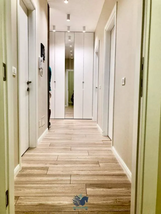 Tirane, jepet me qera apartament Kati 5, 100 m² 650 Euro (Komuna e Parisit)