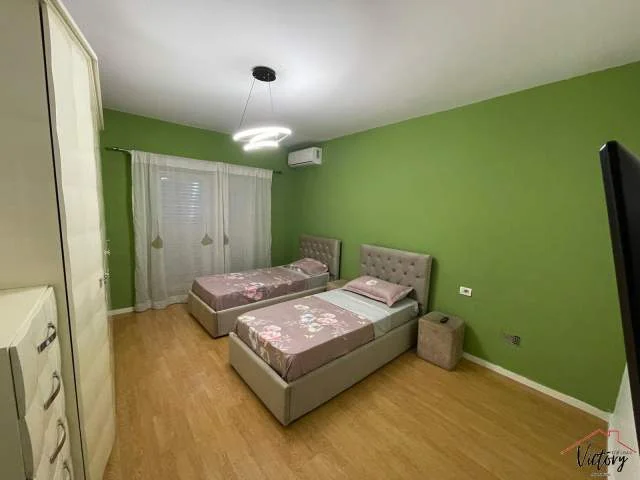 Tirane, jepet me qera apartament 2+1+BLK Kati 1, 200 m² 1.000 Euro (Komuna e Parisit, Tiranë)