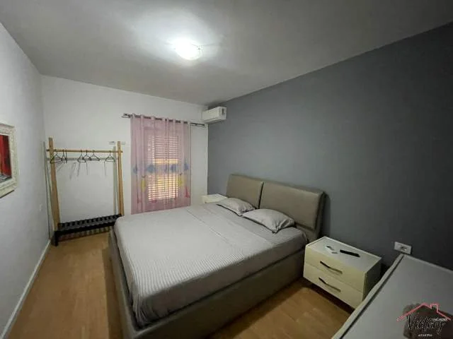 Tirane, jepet me qera apartament 2+1+BLK Kati 1, 200 m² 1.000 Euro (Komuna e Parisit, Tiranë)