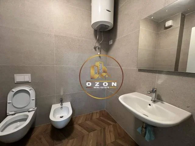 Tirane, jepet me qera ambjent biznesi Kati 6, 107 m² 800 Euro (Rruga Panorama)