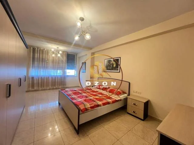 Tirane, jepet me qera apartament 3+1 Kati 6, 150 m² 1.000 Euro (Bllok)