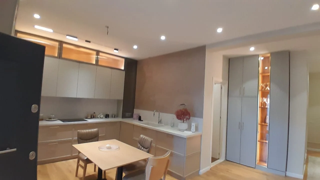 Tirane, Apartament me Qira 3+1+BALLKON + PARKIM  (Komuna e Parisit )