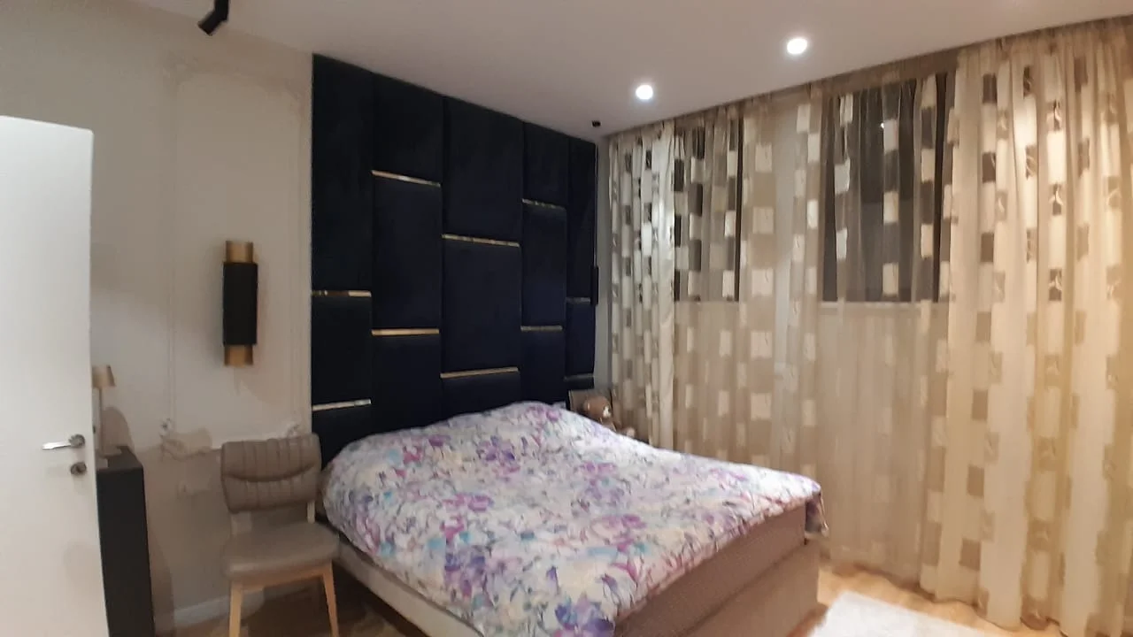 Tirane, Apartament me Qira 3+1+BALLKON + PARKIM  (Komuna e Parisit )