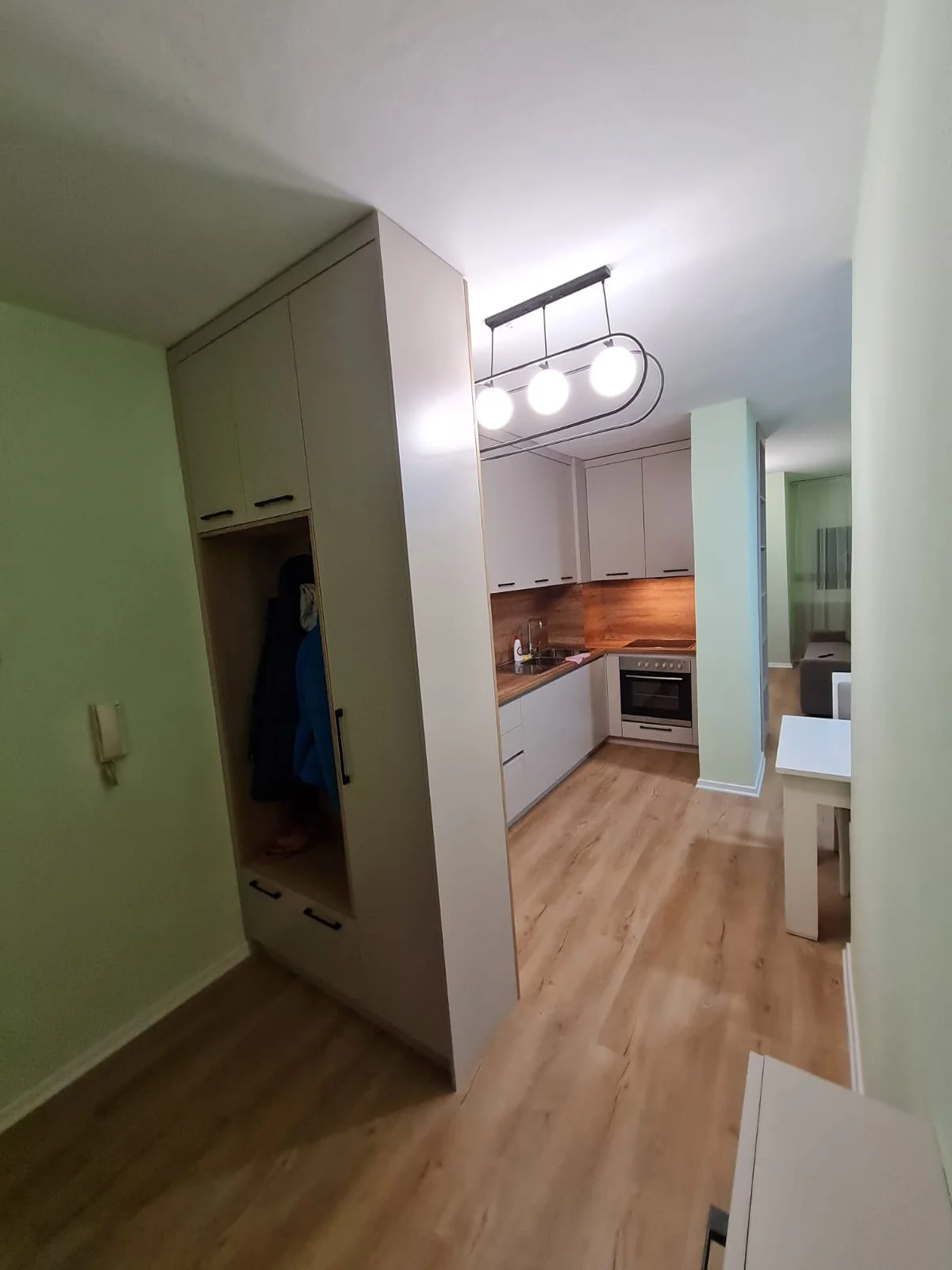 Apartament 2+1 me qera mbrapa Globe