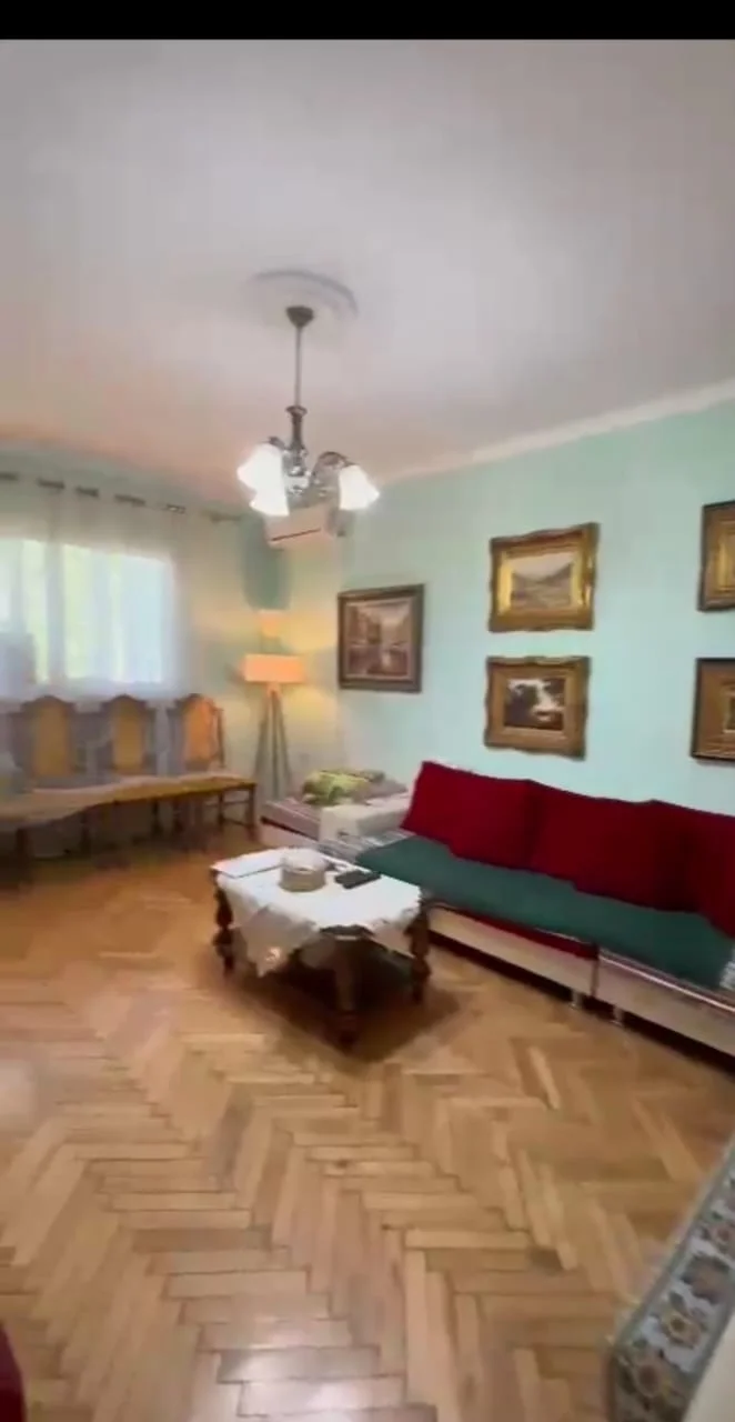 Jepet Shtepi  me qera, per  Banim ne Pallat Egzistues 2+1