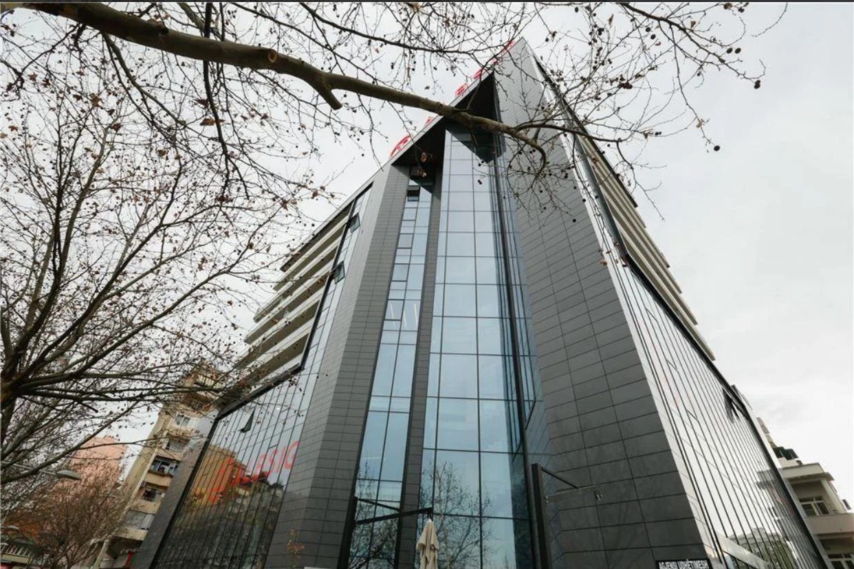 AMBJENT BIZNESI ME QERA TE 9 KATESHET