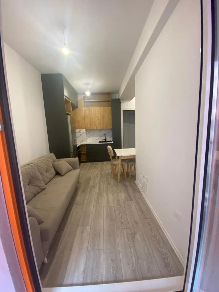 Jepet Shtepi  me qera, per  Banim ne Pallat i Ri 1+1