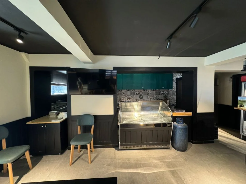 Kavaje, shitet dyqan Kati 1, 42 m² 120.000 € (Shetitorja”Josif Budo” Kavaje)