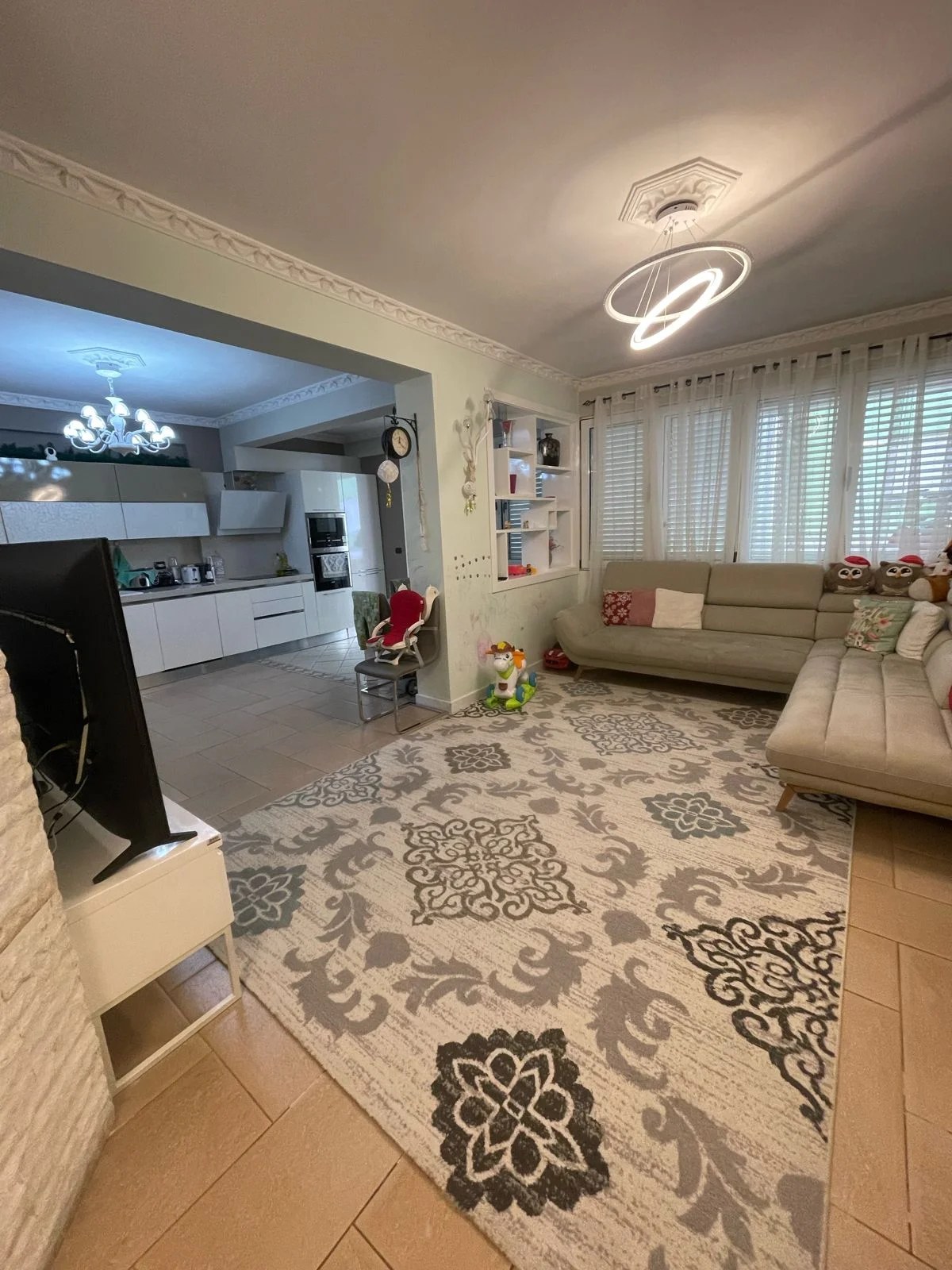 Shitet, Duplex, Blloku, Tiranë. 400000 Euro