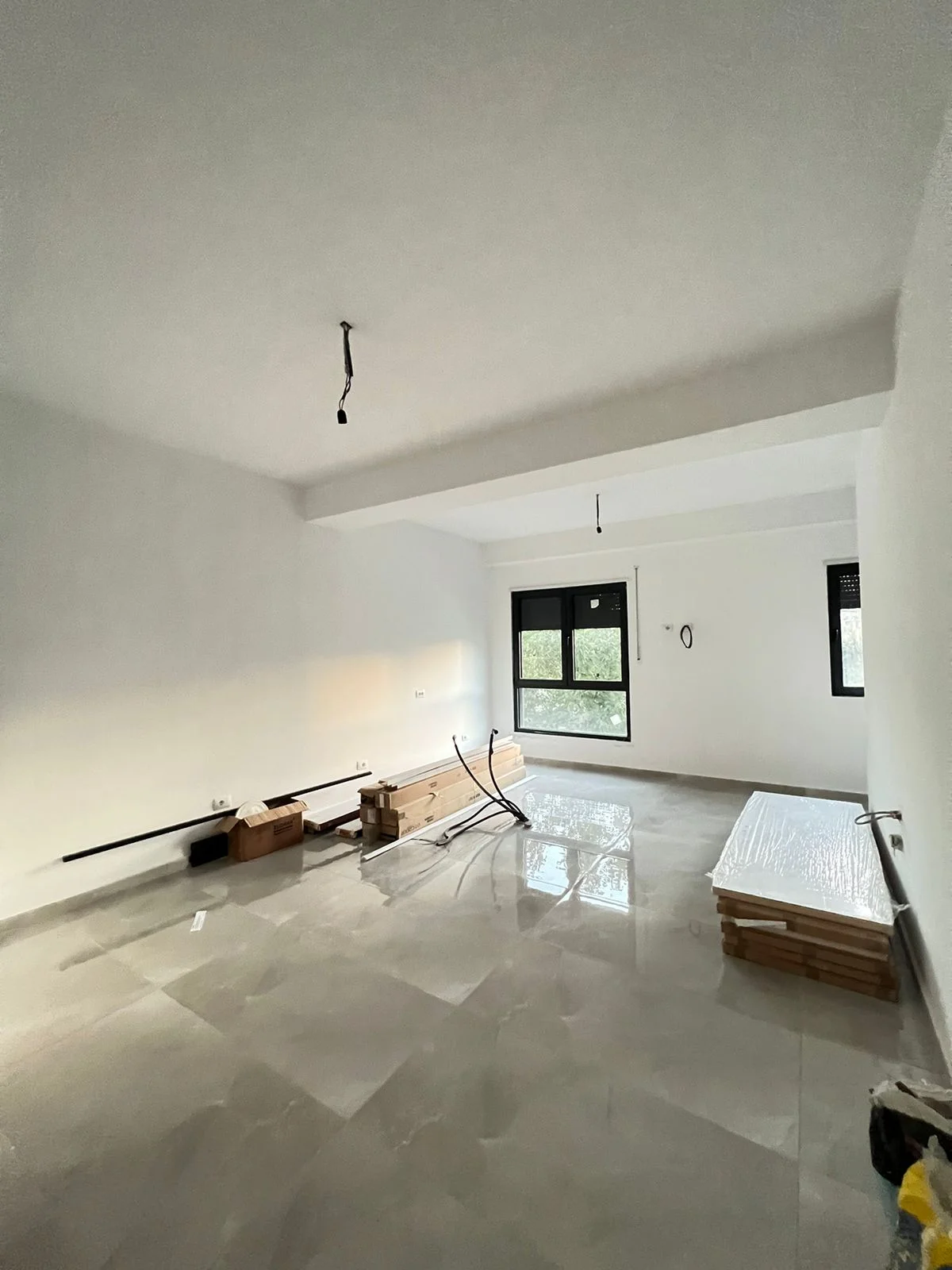 Jepet me qira zyre/studio