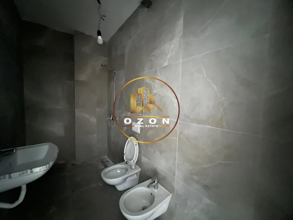 Apartament 3+1+2 me qera tek Tirana Garden Building, Rruga e Kavajës!