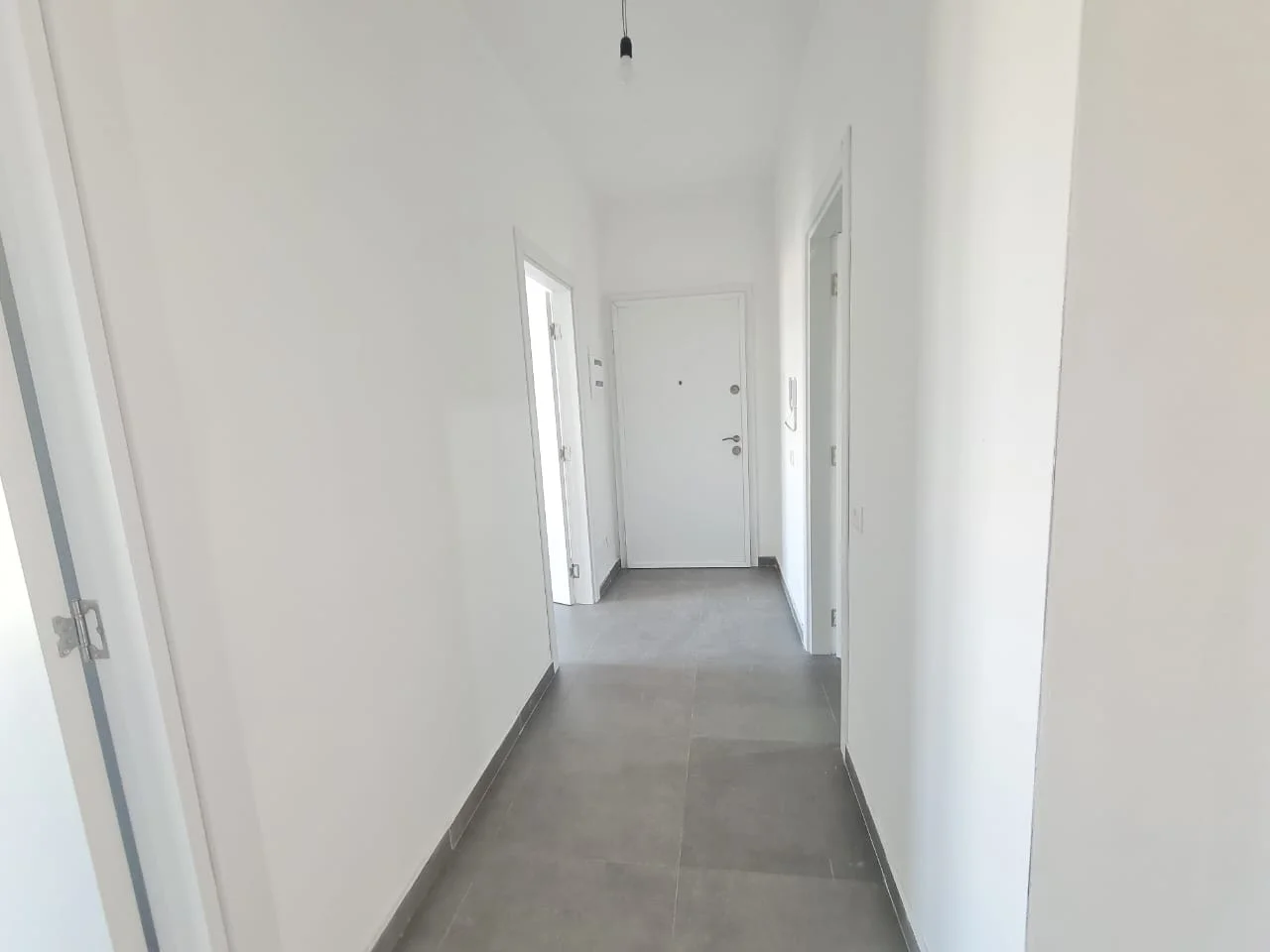 Tirane,Ambient biznesi #meQira (Arlis)