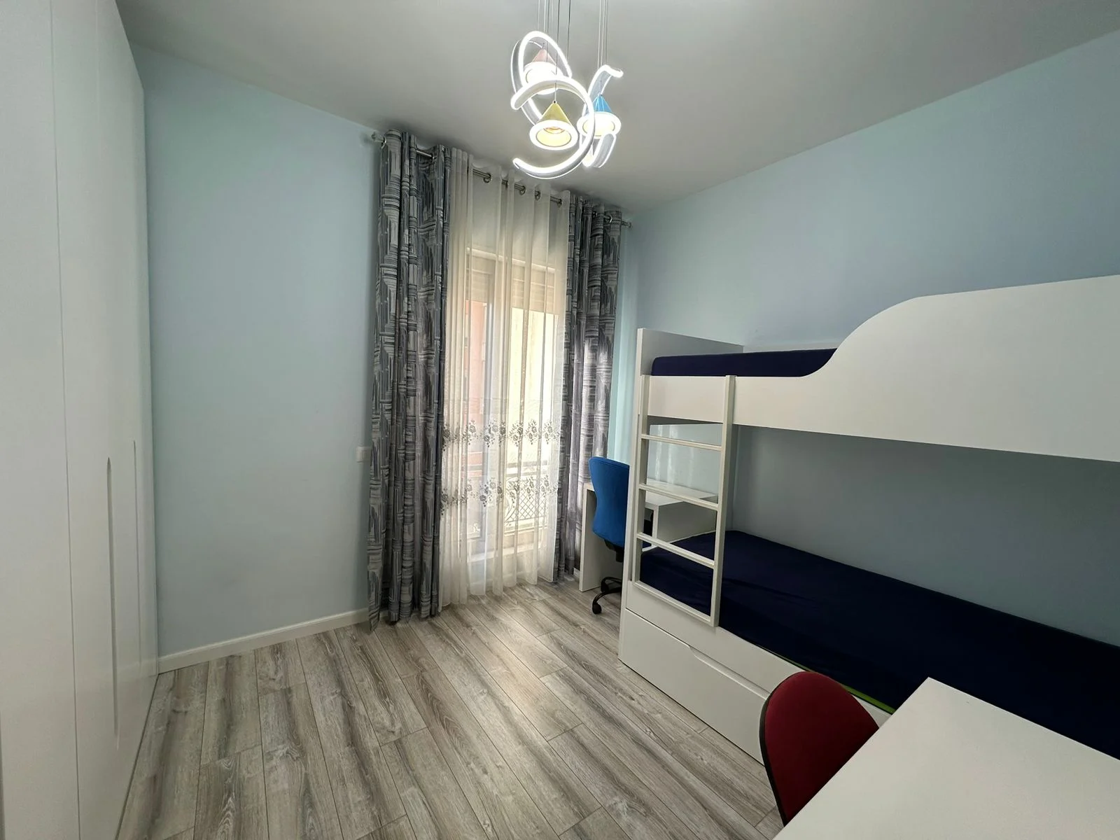 Shitet Apartament 2+1+P – Kompleksi Deliorgji