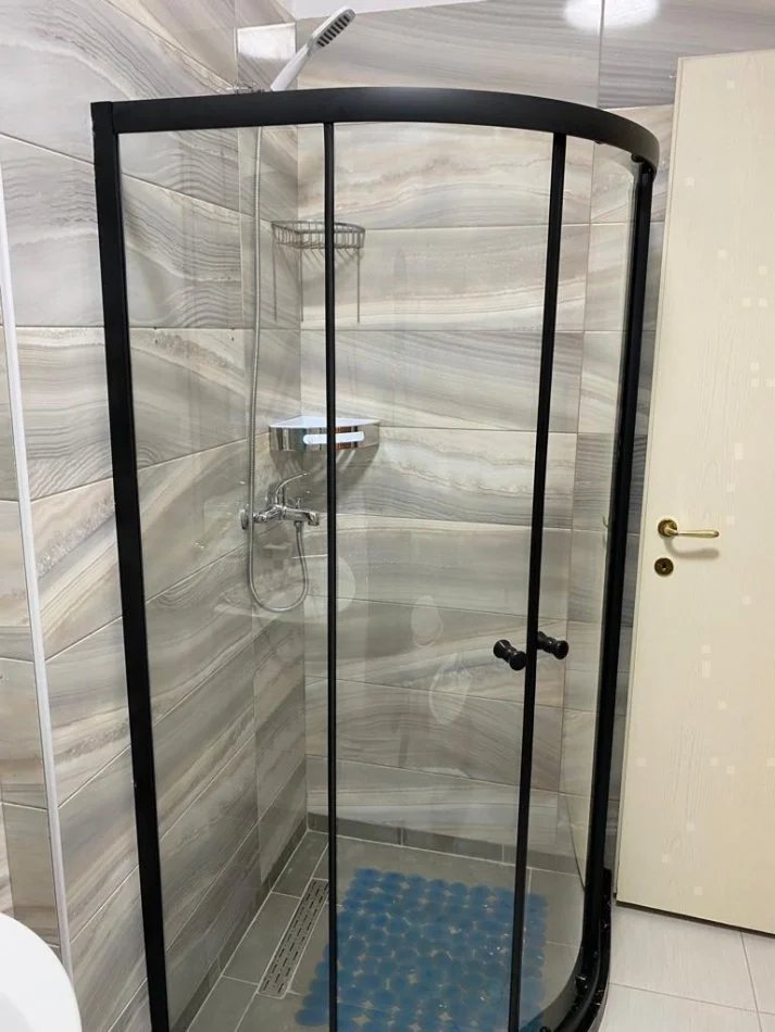 Tirane, jepet me qera apartament 1+1+Ballkon Kati 2, 70 m² 750 € (Delijorgji)