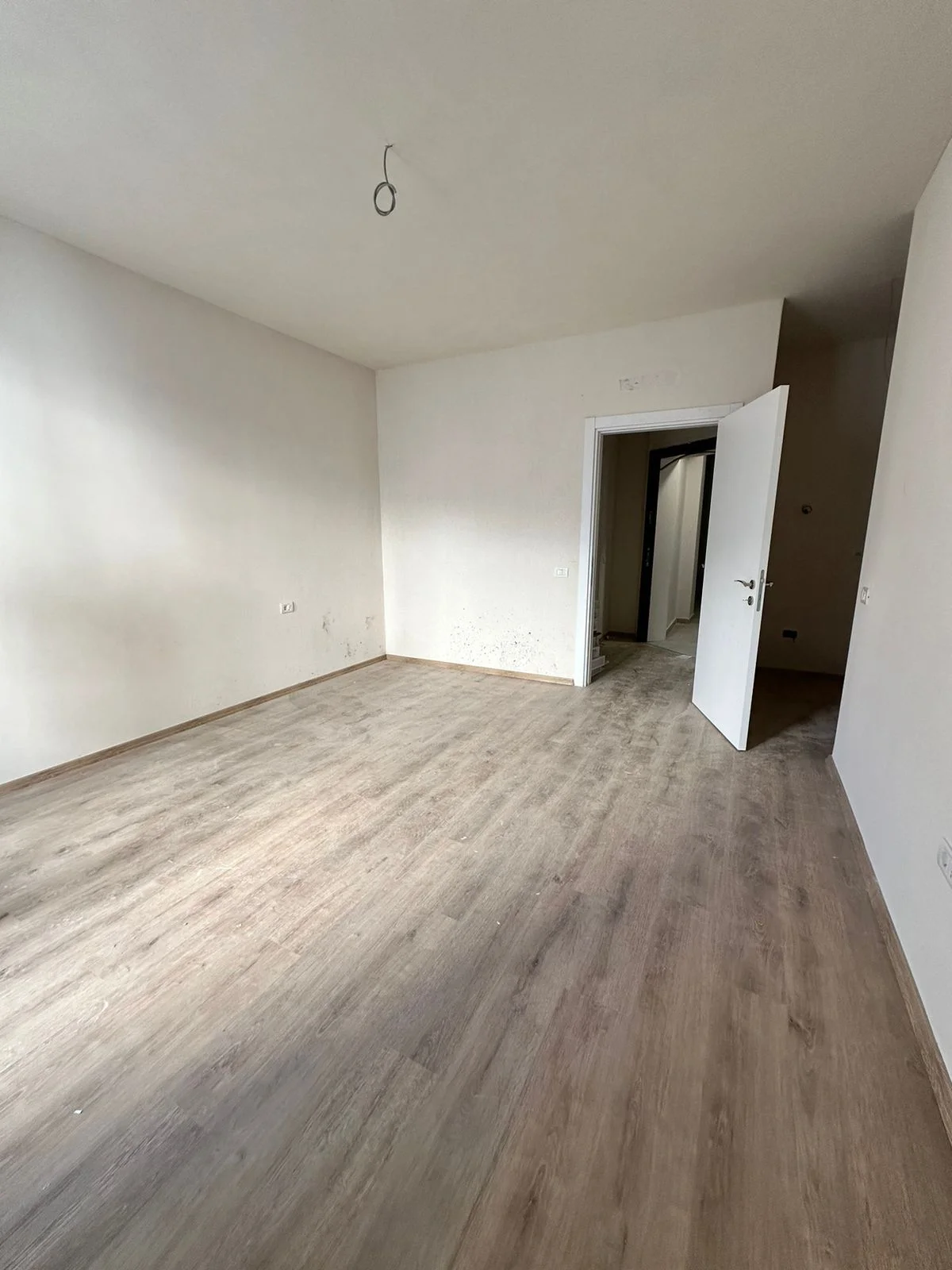Tirane ,Apartament #perShitje (Frosina Plaku)