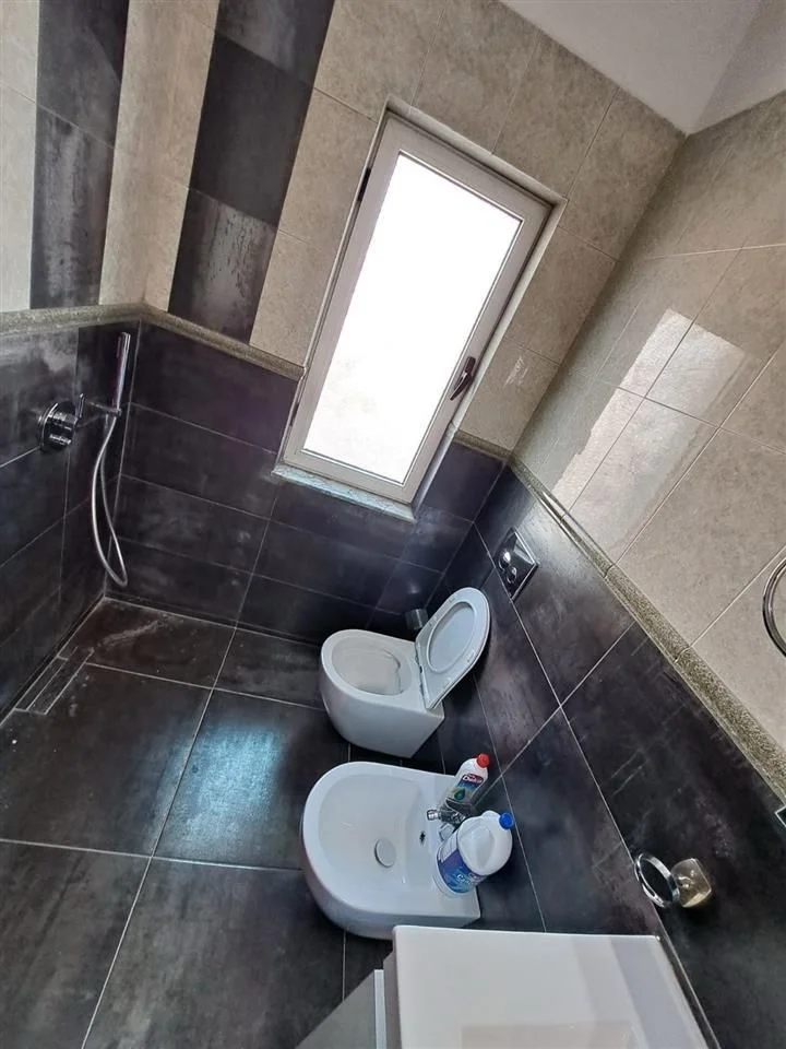 APARTAMENT 3+1 ME QERA NE ALI DEM