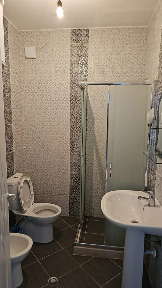 Jepet Shtepi  me qera,    ne Pallat i Ri 2+1    ID   11804