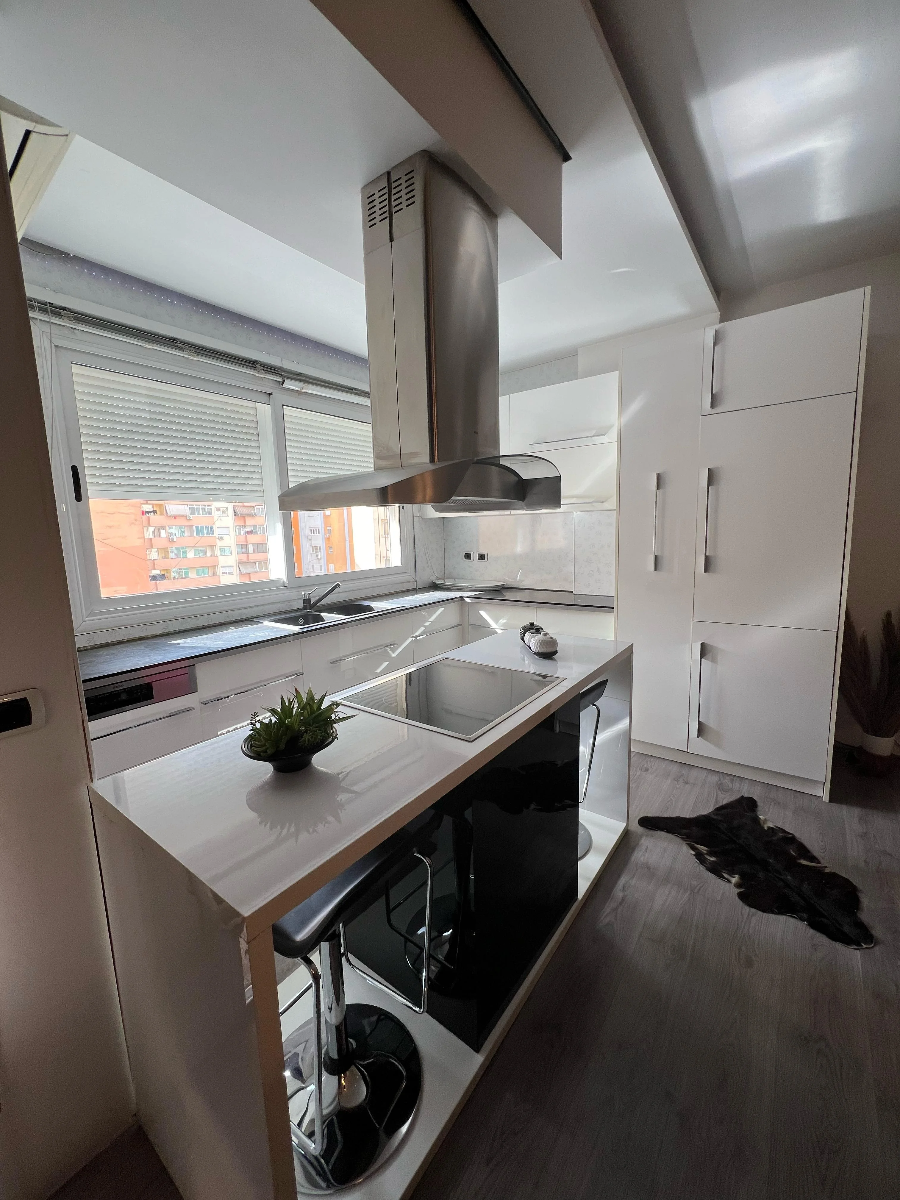 Jepet me qera Apartamenti 2+1 - Komuna e Parisit