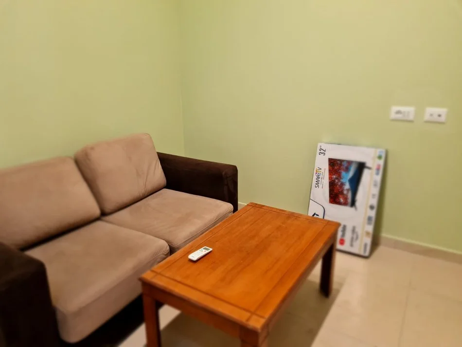 Qera, Apartament Studio, Pranë Spitalit Amerikan 2