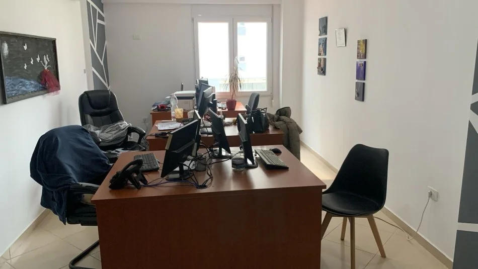 SHITEN PAISJET E ZYRES