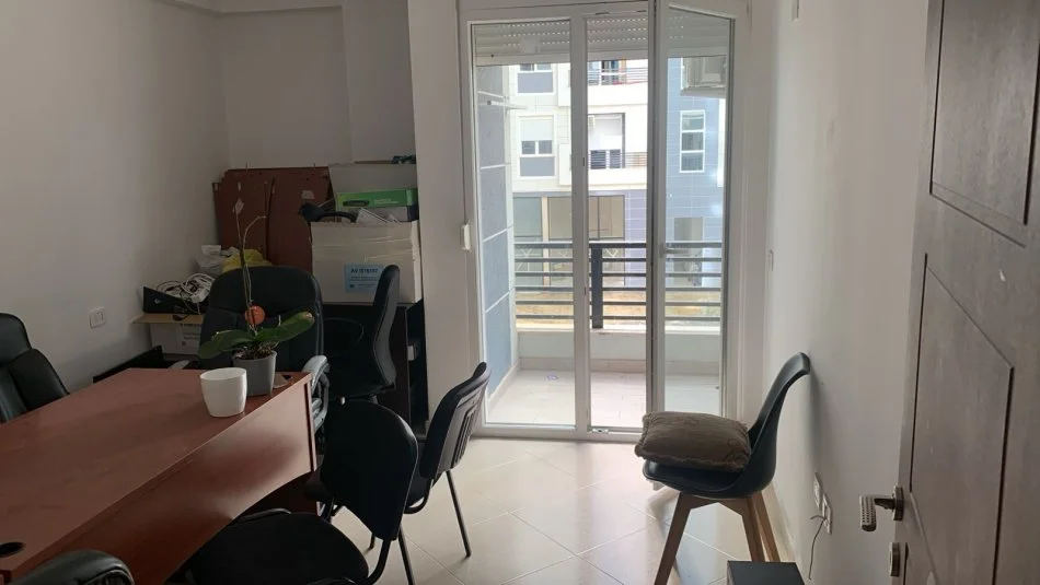 SHITEN PAISJET E ZYRES