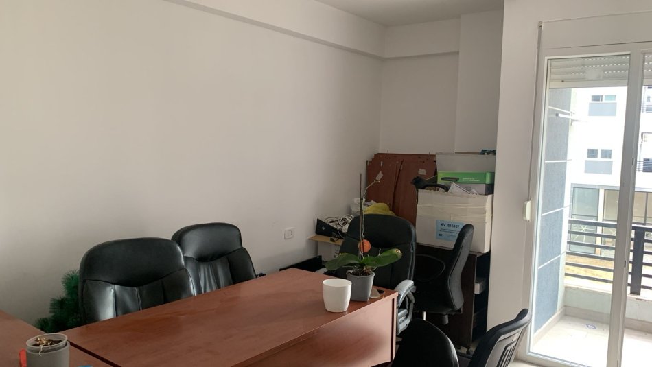 JEPET AMBJENT BIZNESI ME QERA ( PAISJET E ZYRES JANE NE SHITJE )