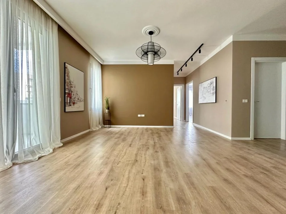 Shitet apartament 2+1+2 prane 21 dhjetorit