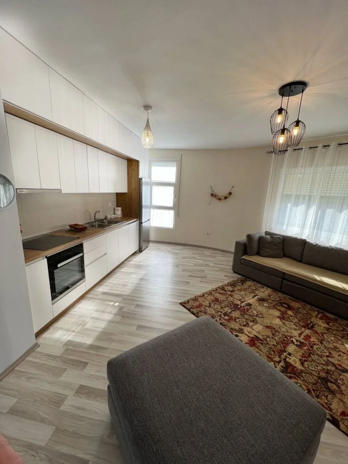 Tirane, Apartament me#Qira (Fresk)