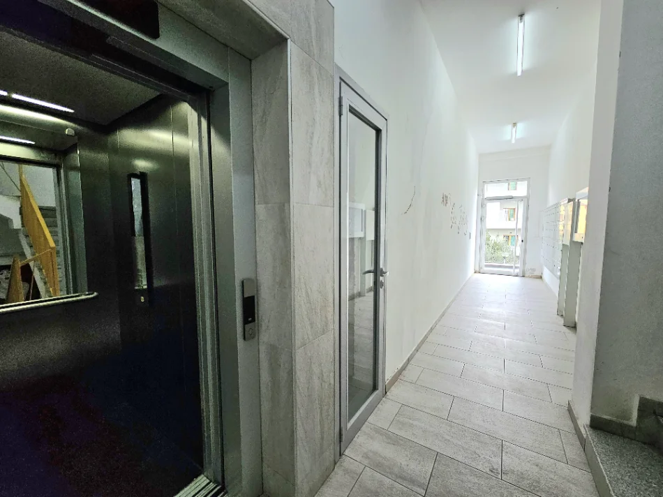 Jepet Me Qera: 1+1+Bllk ( Res. Ana - Qytet Studenti ) K2, Pllt I Ri Me Ashensor | I Mobiluar, Kondicioner | Dh. Gjumi Me Parket