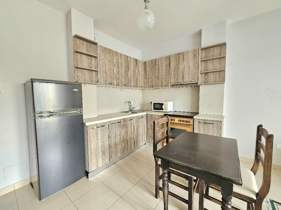 Jepet Me Qera: 1+1+Bllk ( Res. Ana - Qytet Studenti ) K2, Pllt I Ri Me Ashensor | I Mobiluar, Kondicioner | Dh. Gjumi Me Parket