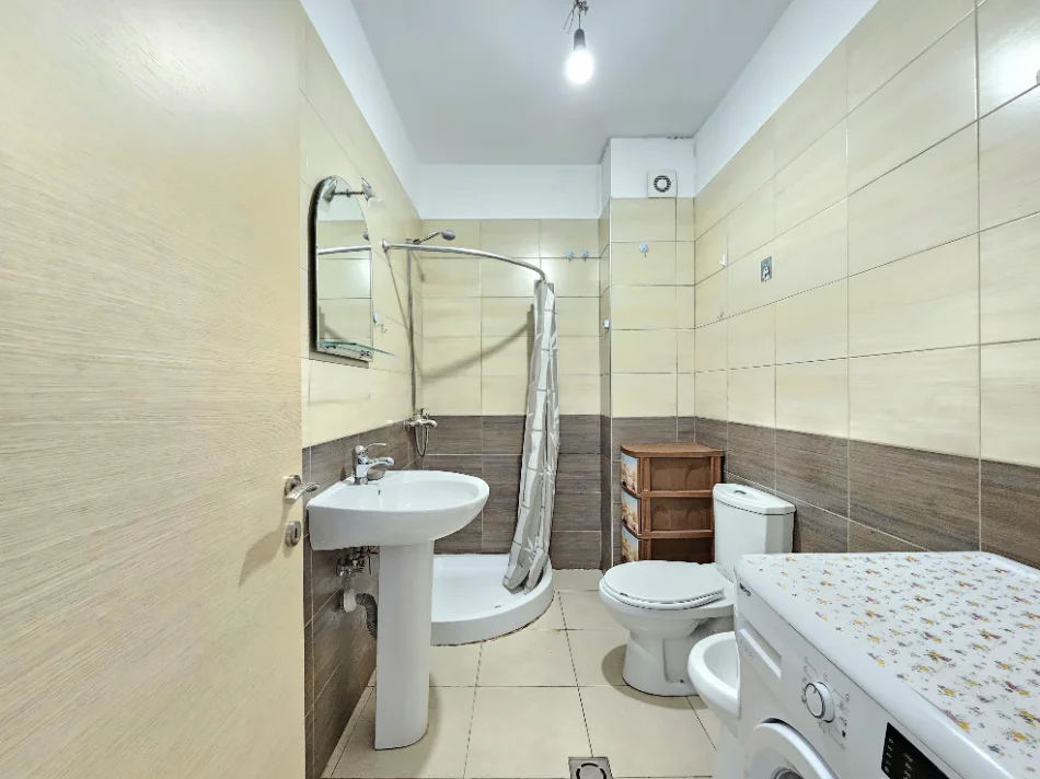 Jepet Me Qera: 1+1+Bllk ( Res. Ana - Qytet Studenti ) K2, Pllt I Ri Me Ashensor | I Mobiluar, Kondicioner | Dh. Gjumi Me Parket - 40,000 Lekë/Muaj