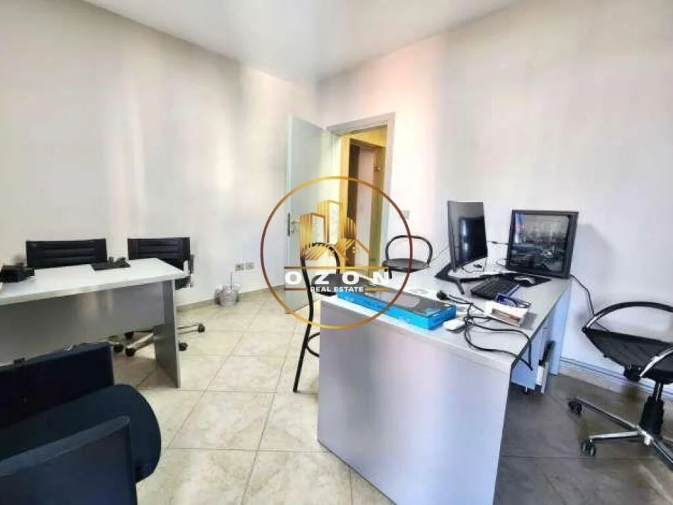 Zyra Me Qera 30 M2 Pranë Sheshit Wilson 350€!