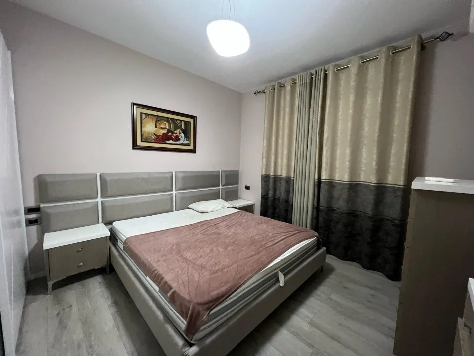APARTMENT 2+1+2 PER QERA TEK RRUGA ELBASANIT