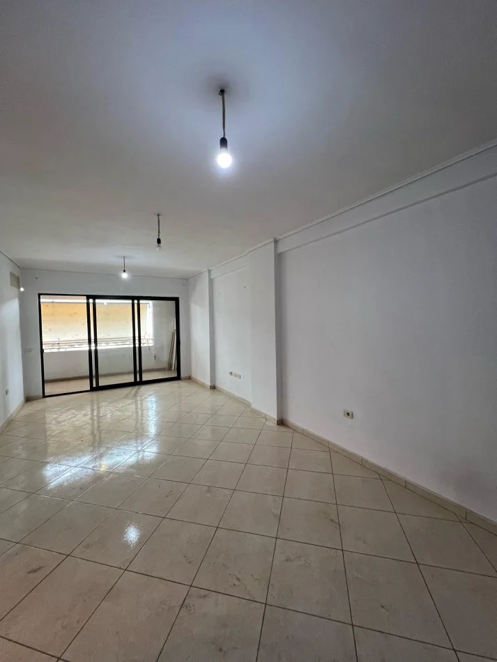 Shitet Apartamenti 2+1- Astir, pranë rrotondos, 125,000 Euro