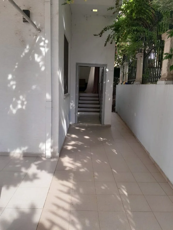 Tirane, Apartament me#Qira (Bill Klinton)