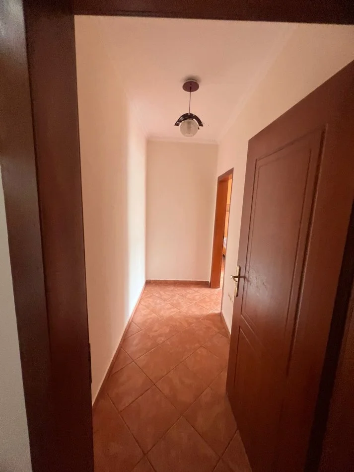 Jepet me qera apartament 2+1 perball Delijorgjit 500eur