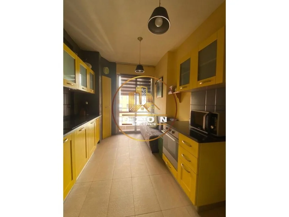 Jepet me Qira Apartament 2+1 tek Rruga Hoxha Tahsim!