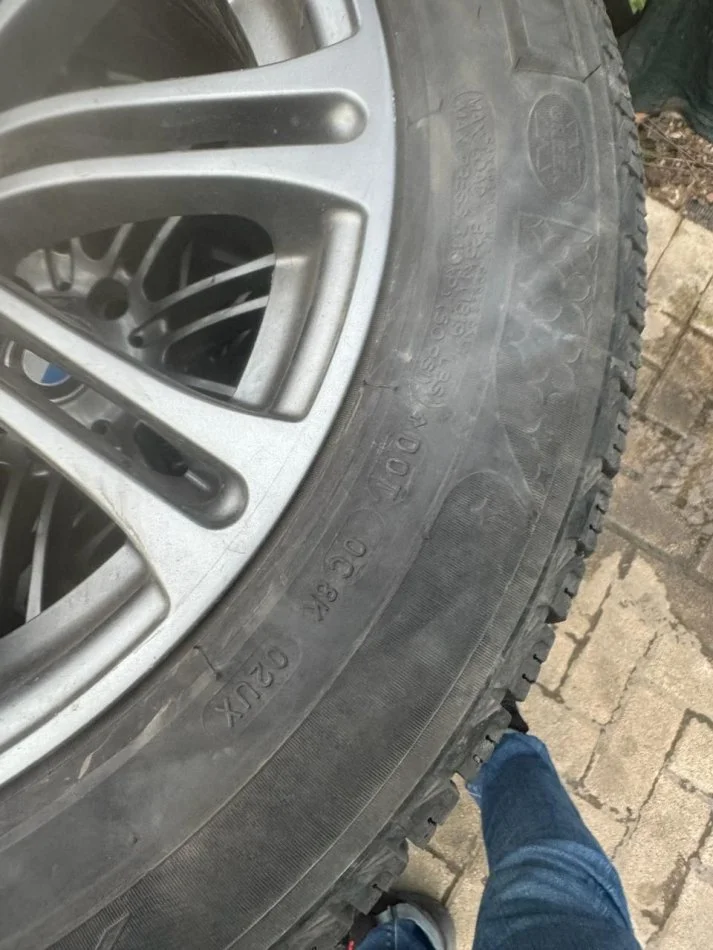 Tirane, shes gome dhe disk disqe BMW r17 per shitje , 400 €