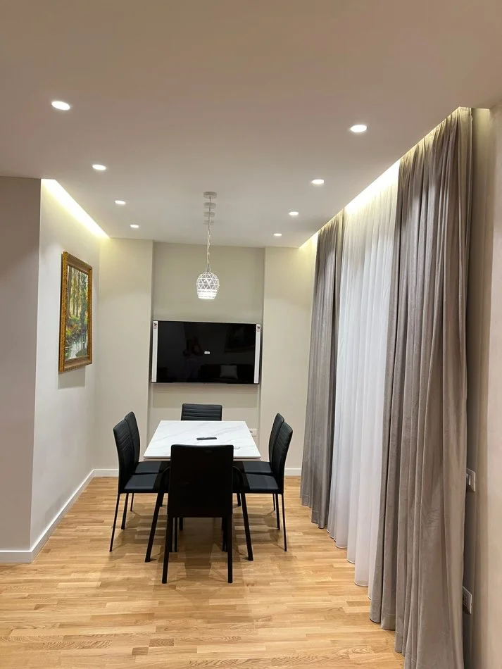 Multipurpose Space (Penthouse) jepet me qera tek Rrg. E Kosovareve !