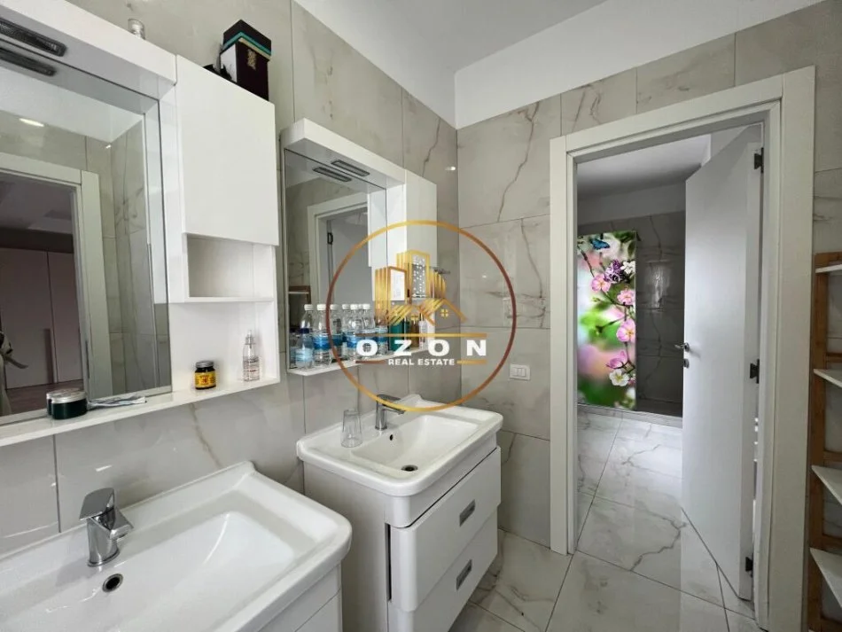 Ndërtesë Multifunksionale në Shitje, në Zonën e Bamir Topit!