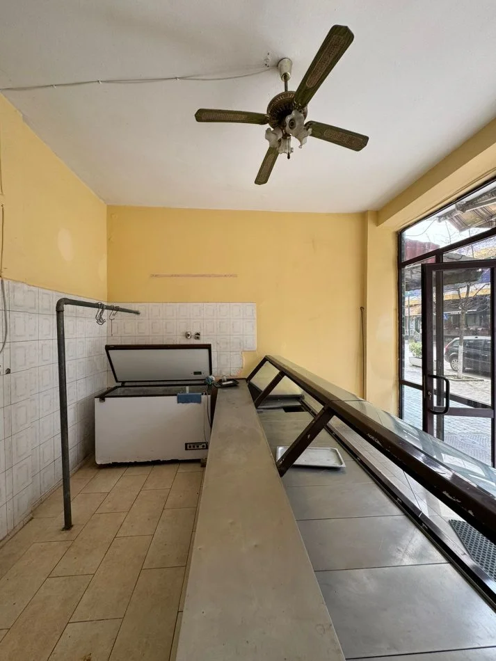 Kavaje, jepet me qera dyqan Kati 1, 38 m² 300 € (Shetitorja “Indrit Cara",Kavaje)