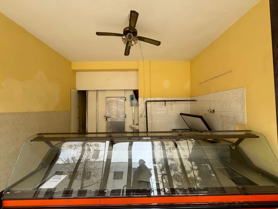 Kavaje, jepet me qera dyqan Kati 1, 38 m² 300 € (Shetitorja “Indrit Cara",Kavaje)