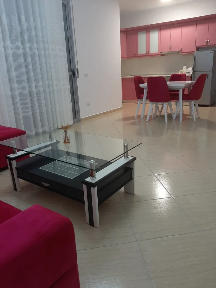 JEPET ME APARTAMENT 1+1  500 € (VLORE LUNGOMARE)