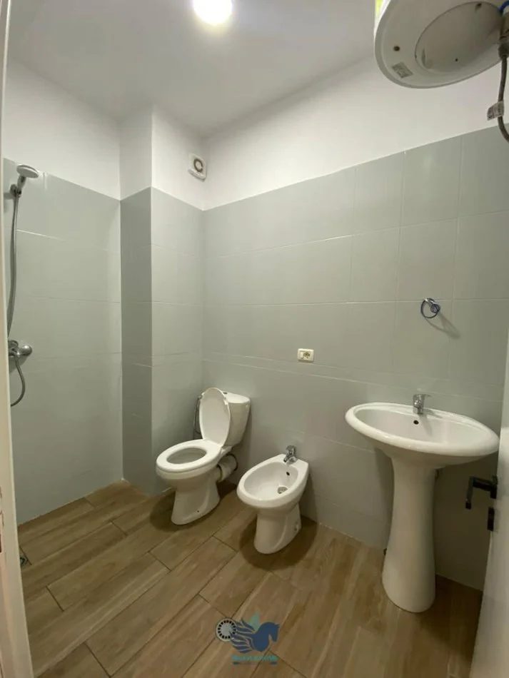 Shitet Apartament 2+1 Ne Astir [ID P220]