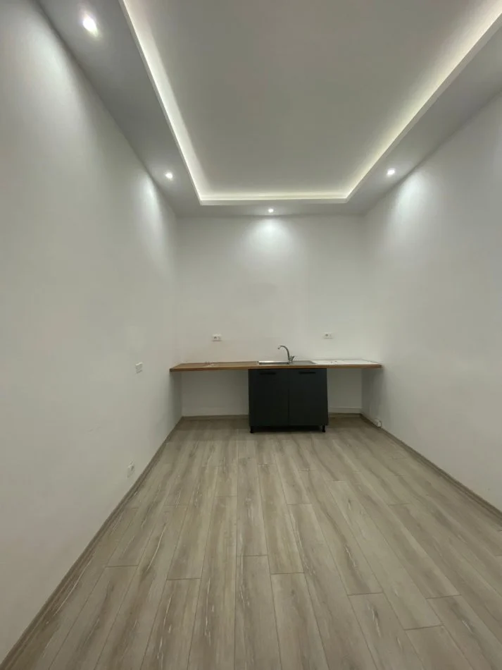 Jepet me qera ambient biznes me bulevard, Durrës