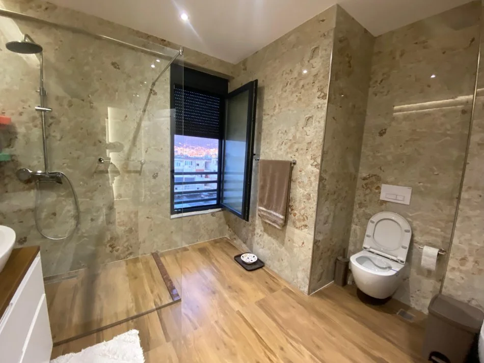 Tirane, shes 2+1, Kati 7, 113 m2 300,000 € (rruga hoxha tahsim)