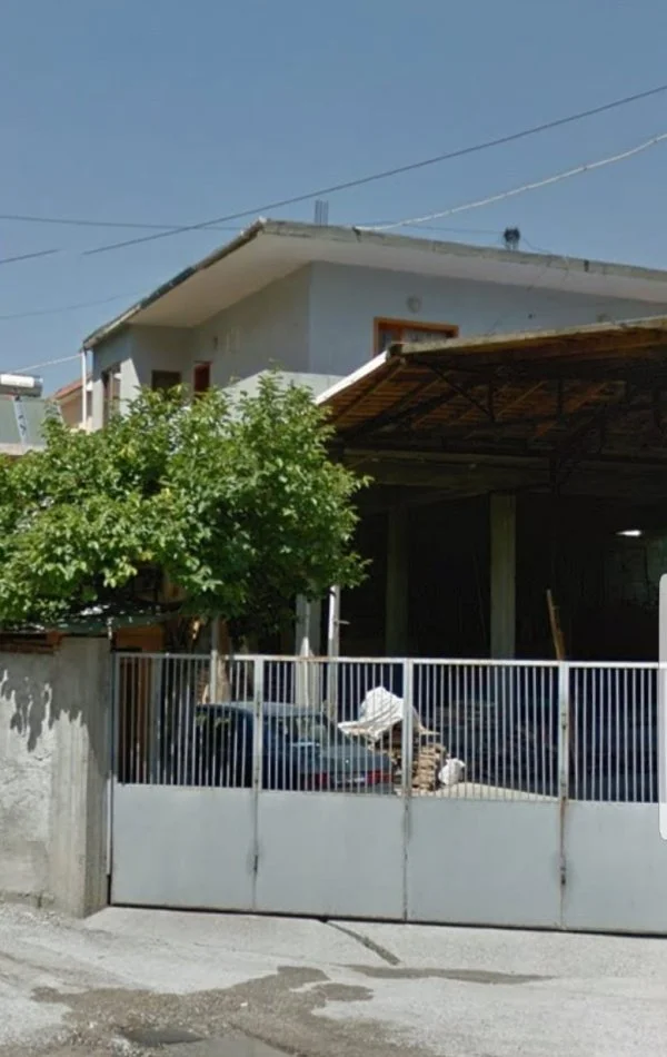 Shitet Vile ne Berat, Rruga, Thoma Bello, lagjja 30 vjetori , Berat!