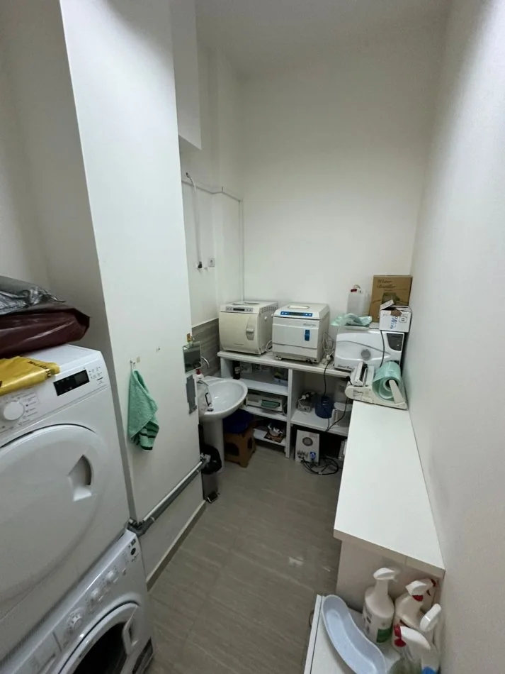 Tirane, shitet ambjent biznesi , Kati 1, 134 m² 330,000 € (Rruga Bardhyl)