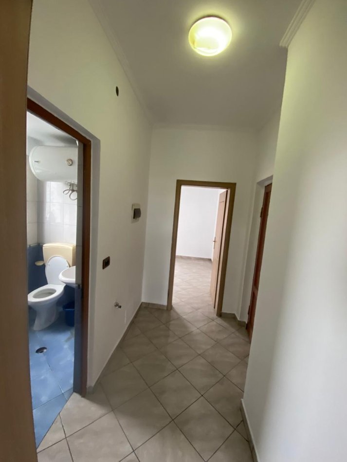 Shitet, Apartament 1+1, në Rrugën Bardhyl, Tiranë
